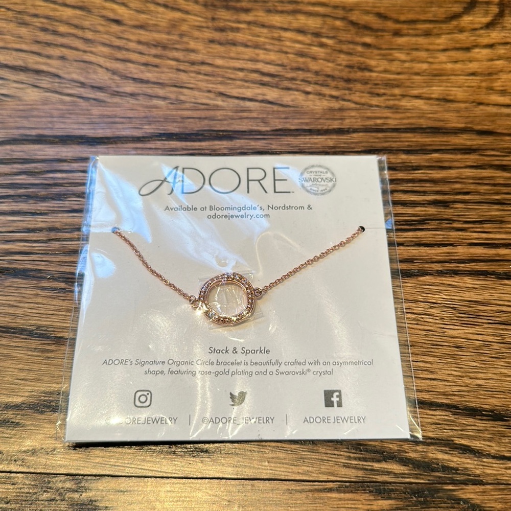 Bracelet Adore Organic Circle in Rose Gold with Crystals from Swarovski
